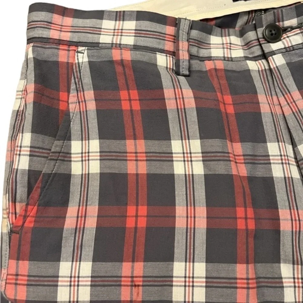 J Crew gray & pink plaid lightweight 100% cotton flat front 9” Gramercy shorts